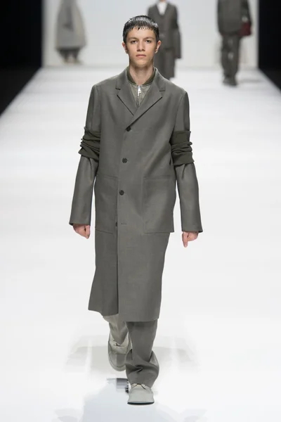 Look 19